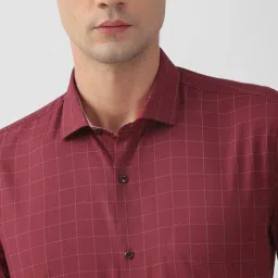 Peter England Maroon Slim Fit Checks Shirt image 3