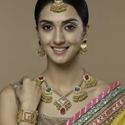 Dugran By Dugristyle Kundan & Pearls Red Maang Tikka Headpiece for Women image 3