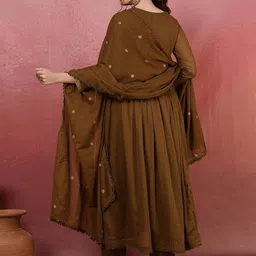 Lilots Women Ethnic Motifs Embroidered V-Neck Chanderi Silk Kurta with Trousers & Dupatta image 3