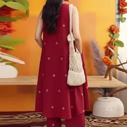 GoSriKi Women Printed Regular Kurta with Trousers image 3