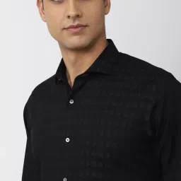 Van Heusen Black Regular Fit Printed Shirt image 4