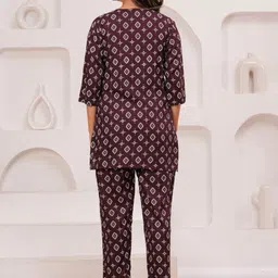 BAESD Printed V Neck Top With Trouser Co-Ords image 5