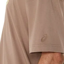Asics Men's Taupe Grey Graphic Relaxed T-Shirt image 5