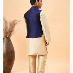 Vastramay Full Sleeves Solid Kurta & Pyjama With Sequin Embellished Floral Woven Designed Nehru Jacket - Golden and Navy Blue image 3