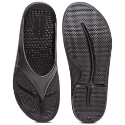 Red Tape Men's Black Flip Flops image 4
