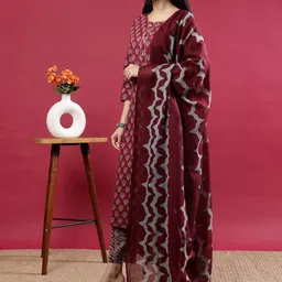 Polyglot Women Ethnic Motifs Printed Kurta with Trousers & Dupatta image 4