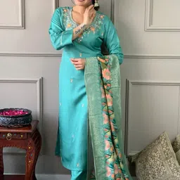 VARNI FABRICS Women Floral Embroidered Kurta with Trousers & Dupatta image 3