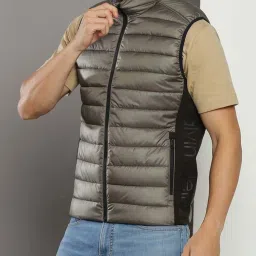Calvin Klein Jeans Gunmetal Regular Fit Quilted Gilet image 3