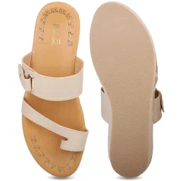 Inc.5 Women's Beige Toe Ring Sandals image 3
