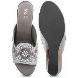 Inc.5 Women's Pewter Casual Wedges image 3