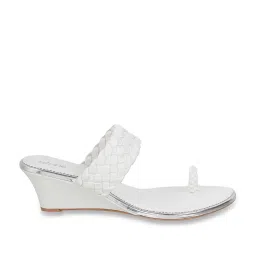 Mochi Women's White Toe Ring Wedges image 2