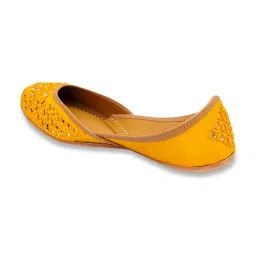 NR by Nidhi Rathi Women's Yellow Ethnic Juttis image 5