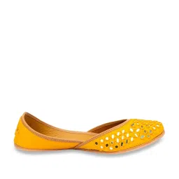 NR by Nidhi Rathi Women's Yellow Ethnic Juttis image 2
