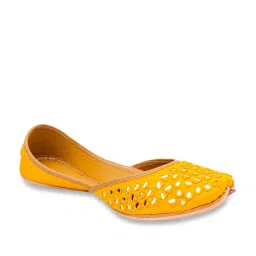 NR by Nidhi Rathi Women's Yellow Ethnic Juttis image 3