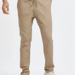 THE BEETEL HOUSE Men Relaxed Linen Traveller Trousers-picture-34