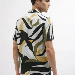 Iconic Men Abstract Print Resort Fit Cotton Shirt image 2
