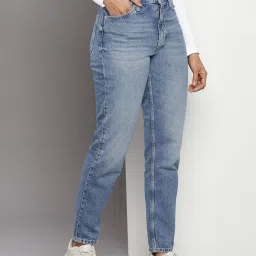 Calvin Klein Regular Denim Medium Lightly Washed Mid Rise Jeans image 3