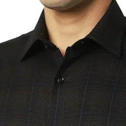 Van Heusen Black Cotton Regular Fit Checks Shirt image 4