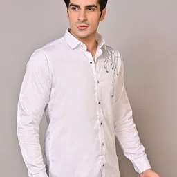 WHITE APPLE JNS Graphic Printed Slim Fit Spread Collar Shirt image 5