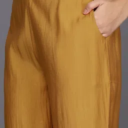 gerua by libas Libas Women Floral Yoke Design Regular Kurta with Trousers  With Dupatta image 3