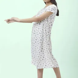Dreamz by Pantaloons Off-White Cotton Floral Print Nighty image 3