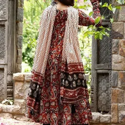 MANI EXPORTS Women Paisley Printed Panelled Round Neck Kurta with Trousers & Dupatta image 2