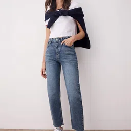 Trendyol Women Regular Fit Mid-Rise Light Fade Jeans-picture-36