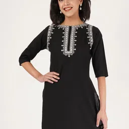 Brownverse Women Embroidered Khadi Kurta-image-49