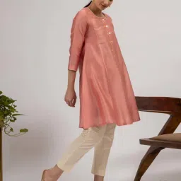Mushio Pink Nina Hand Embroiderd Chanderi Silk Kurta With Slip image 3
