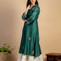 Mushio Bottle Green Chaitra Embroidered Chanderi Silk Kurta image 3