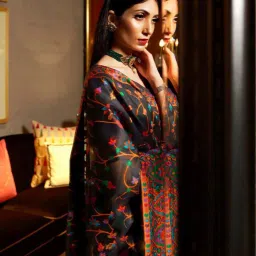 Odette Black Printed Saree With Unstitched Blouse image 2