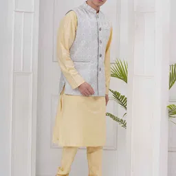 Sethukrishna Men Regular Kurta with Churidar With Nehru jacket image 5