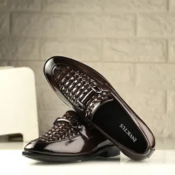 INVICTUS Men Textured Formal Loafers image 1