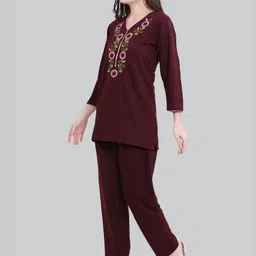 Romaisa Women Printed V-Neck Winter Woolen Night Suit image 3