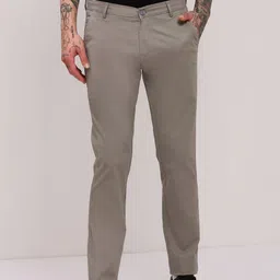 SHOWOFFFF Men Comfort Slim Fit Low-Rise Trousers image 5