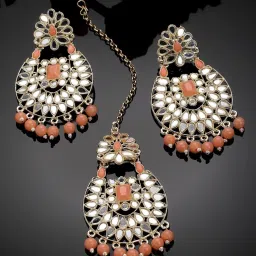 Karatcart Gold Plated Mirror and Peach Beads Studded Dangler Earring and Maangtikka Set image 3