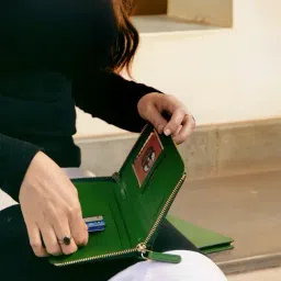 Tohl Chilli Green Chlorophyll Blair Large Leather Zip Around Wallet image 3