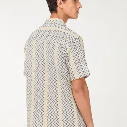 Bewakoof Men's Off White Textured Oversized Shirt image 2