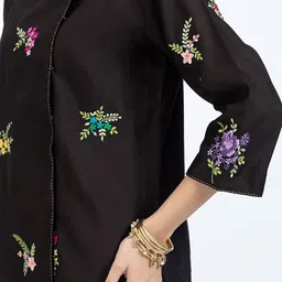 SMRITI GUPTA Women Solid Floral Embroidered Mandarin Collar Top image 5
