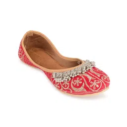 Sangria Women Embroidered Gungroo Mojaris-image-46