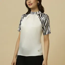 Allen Solly White Regular fit Print Top image 3