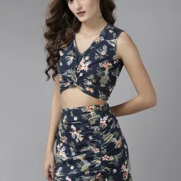 KASSUALLY Navy Floral Print Crop Top image 3