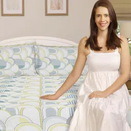 Haus & Kinder White & Blue 186 TC Cotton Bedsheet with 2 Pillow Covers image 3