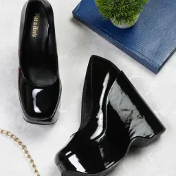 Flat N Heels Women's Black Wedge Pumps-picture-28