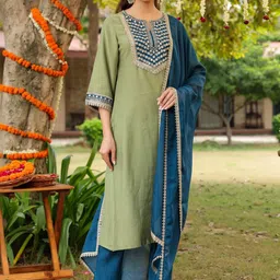 Janasya Women Floral Yoke Design Regular Sequinned Kurta with Trousers & With Dupatta image 2