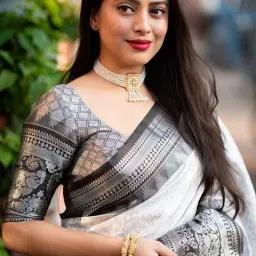 Satrani White Silk Blend Woven Saree With Unstitched Blouse image 3