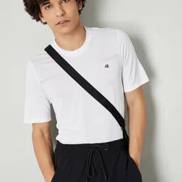 max Men Colourblocked Drop-Shoulder Sleeves Applique T-shirt-image-4