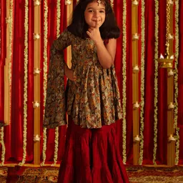 Vastramay One Shoulder Full Sleeves Floral Printed & Sequin Embellished Kurta With Sharara - Grey & Maroon-picture-12