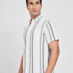 Peregrine By Pantaloons White Cotton Regular Fit Striped Shirt image 3