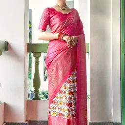 Satrani Pink Printed Saree With Unstitched Blouse image 3